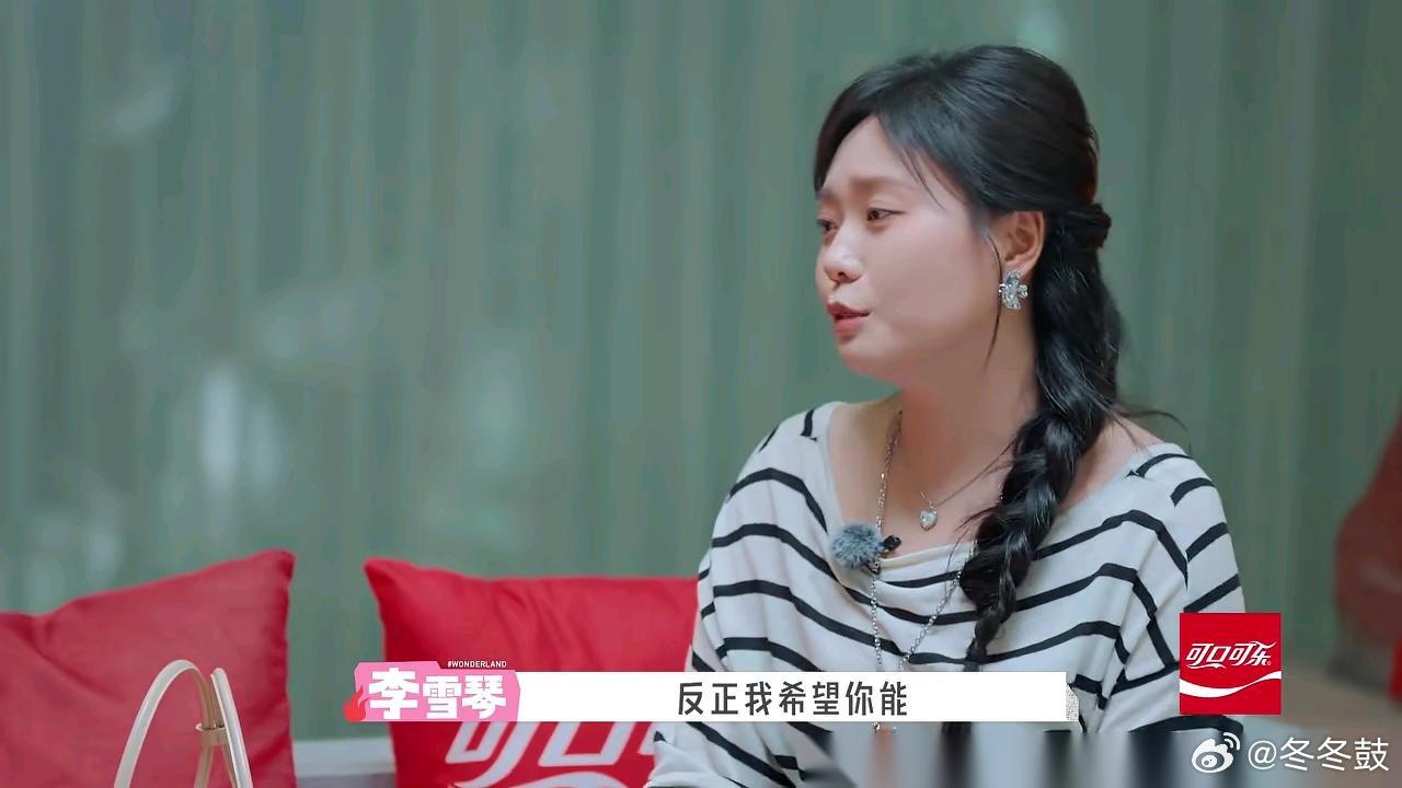 李雪琴想和方媛住一栋楼，方媛一脸为难说自己要考虑一下，李雪琴求了方媛很久，方媛都