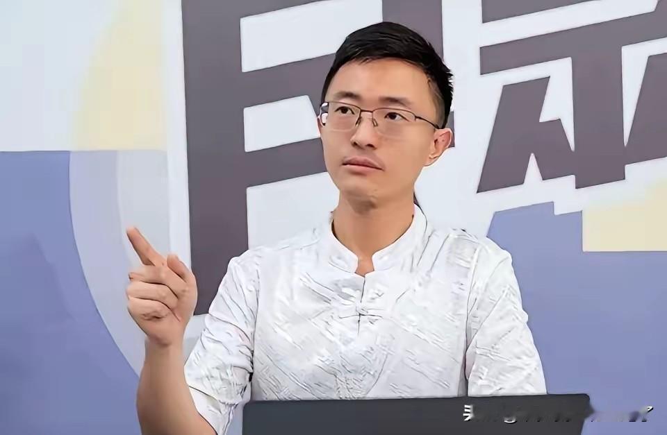 真的太敢说了！台湾新党侯汉廷直接给大陆支招，这番话简直说到心坎里：武力统一成本