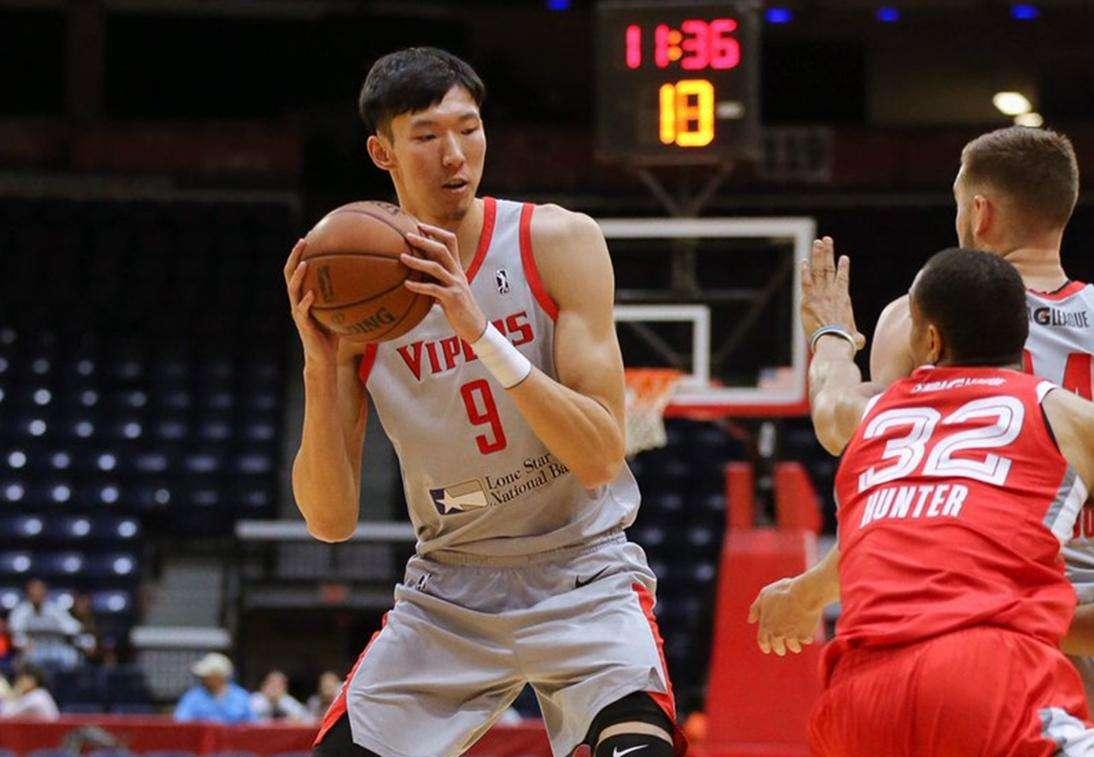 杨瀚森与周琦的冰火两重天！最近，周琦在国内的全运会上打疯了。两场比赛拿下52分