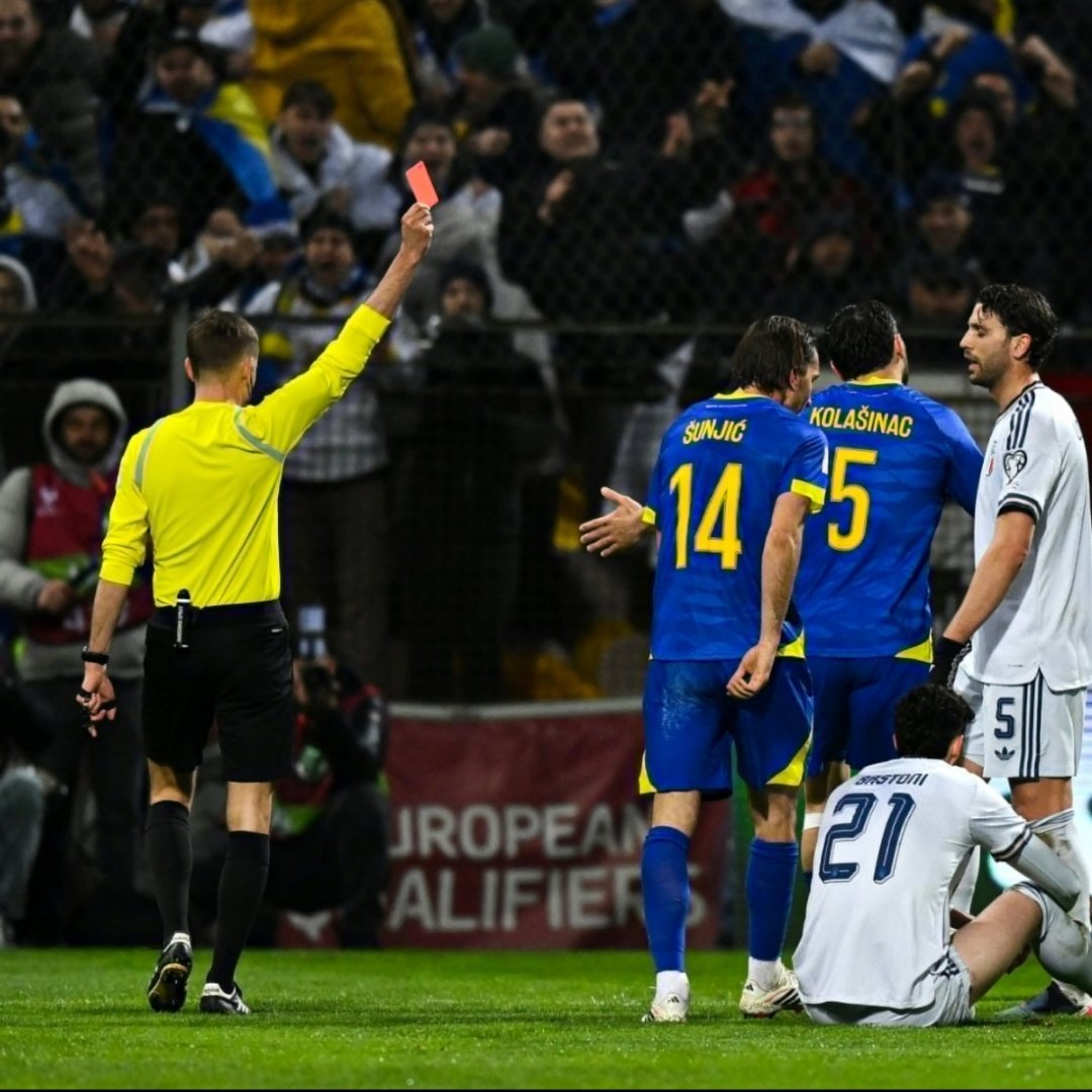 世体：巴斯托尼……这笔签约开始类似于路易斯·苏亚雷斯与巴塞罗那的转会。由于巴斯托