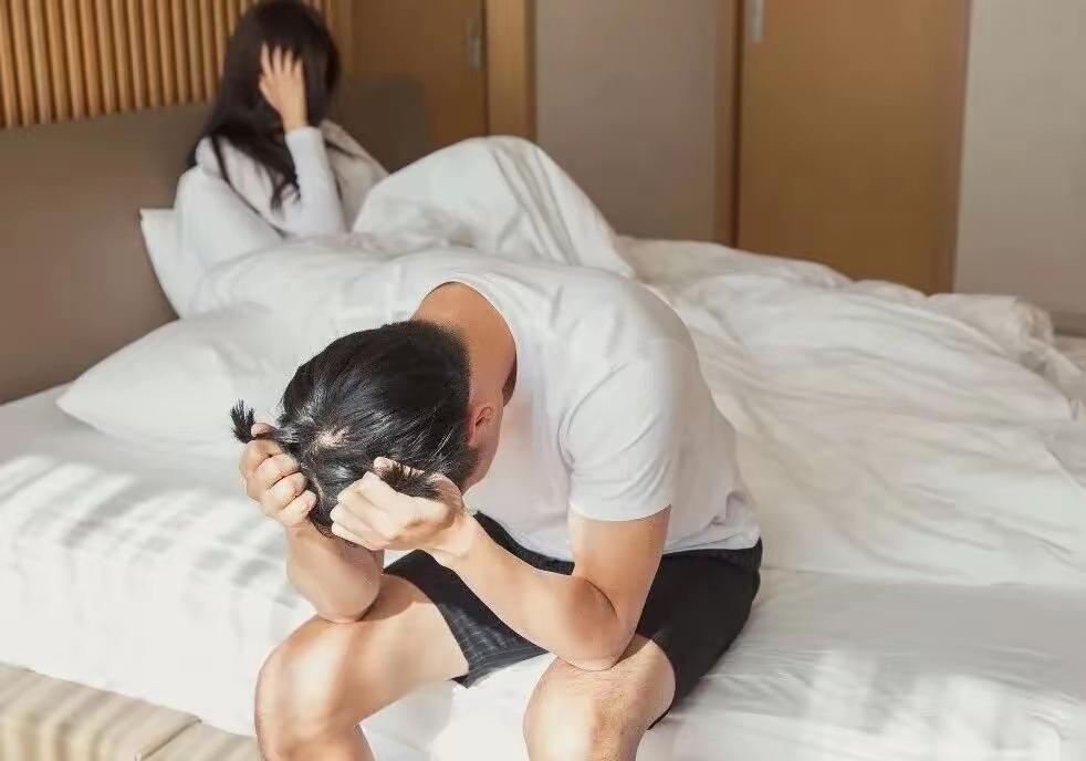 吉林敦化，一男子怀疑妻子出轨，苦于一直没有找到证据，有一天急事赶回家时，真好在自