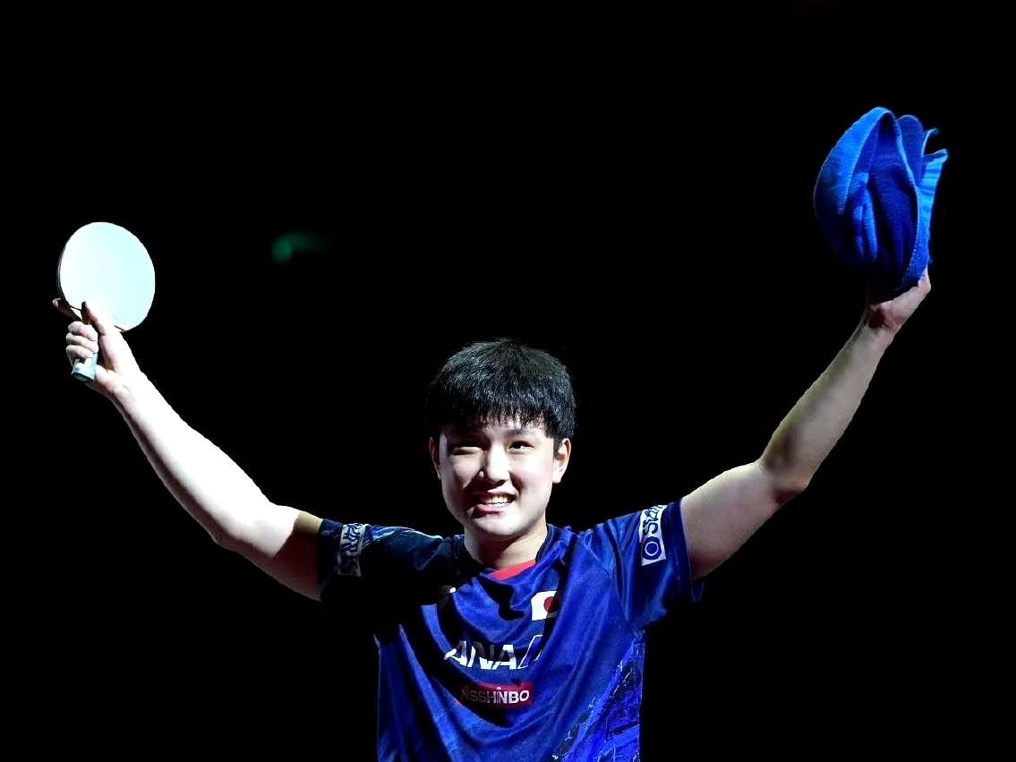 那个曾经吼得震天响的小孩，现在越来越“静”了。看张本智和这场球，3比0拿下，波