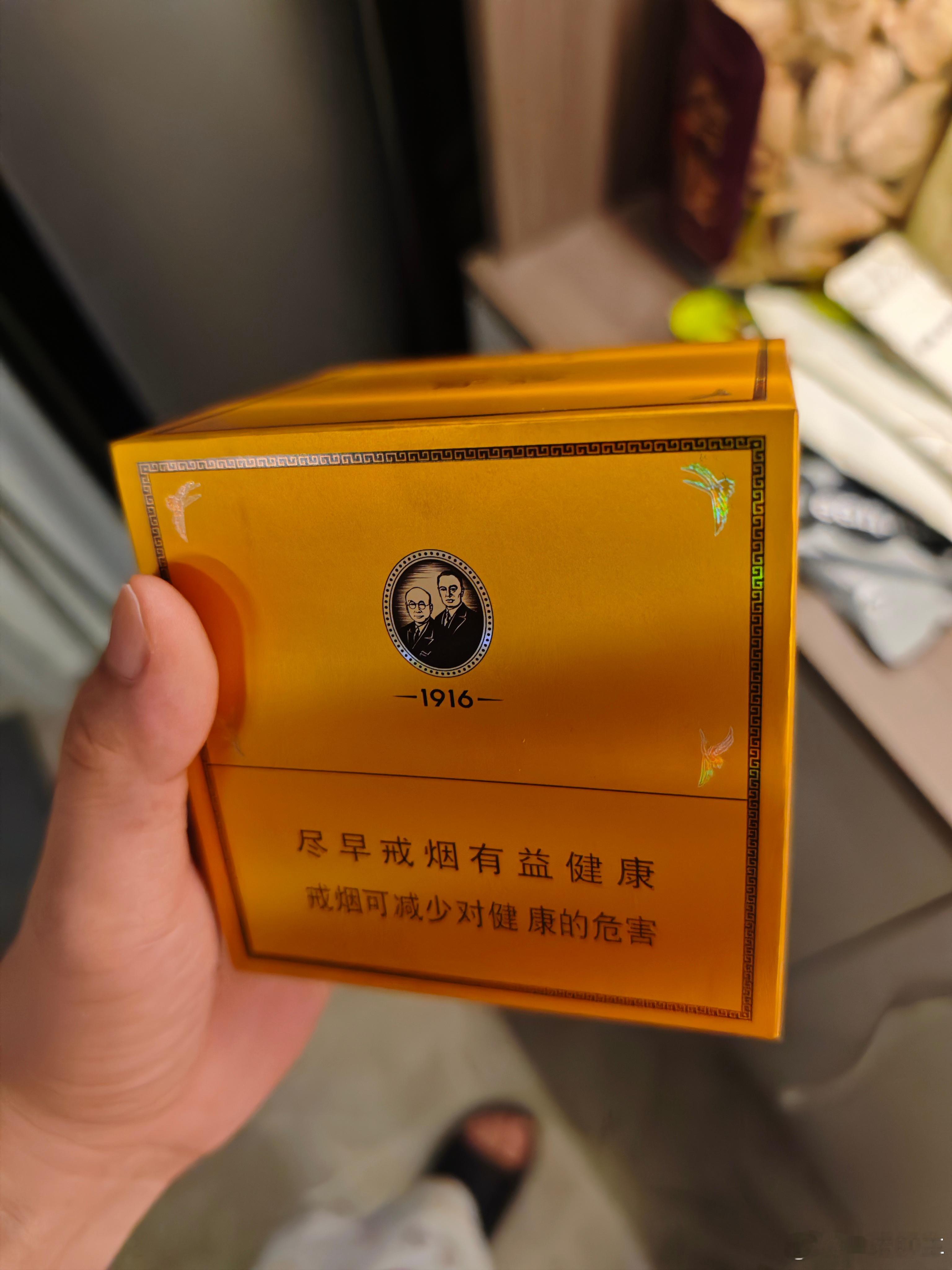 朋友昨天来家里吃饭菜都是他炒的自己还带一堆菜来还给我带两条烟妈的这下