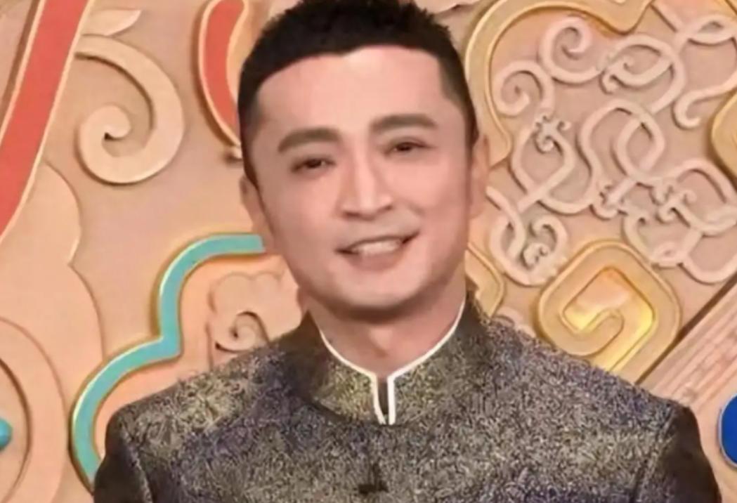 钱再多有什么用？43岁尼格买提连续12年坐镇春晚，手握金声奖，事业妥妥的人