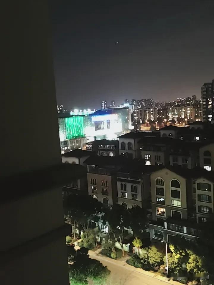 总有人讨厌你？别纠结，无视就是最好的反击！谁还没遇过背后嚼舌根、故意诋毁你