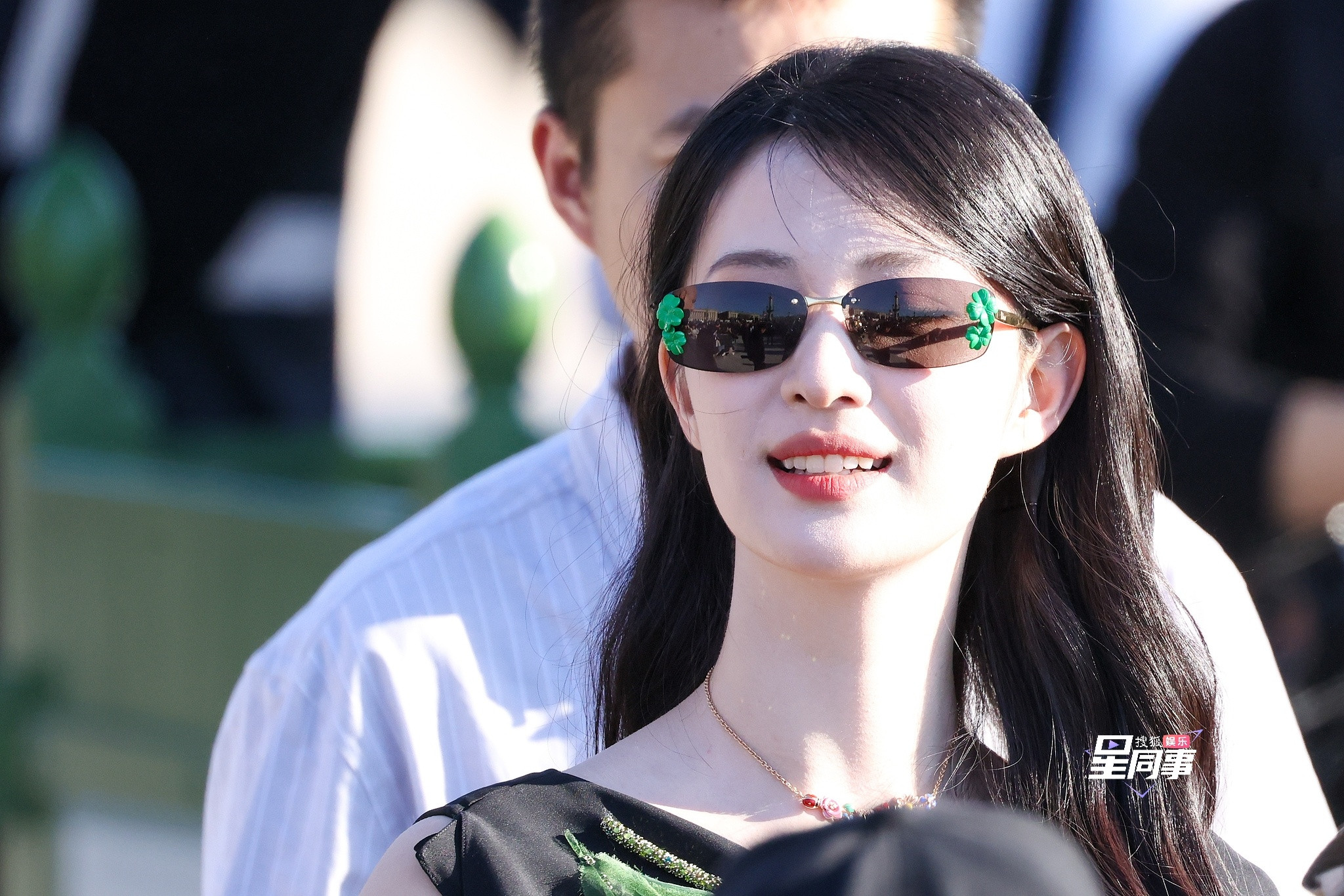 巴黎时装周早起来一组新鲜的生图养养眼吧！谁的看秀状态最好宋佳｜李昀锐｜王楚然｜