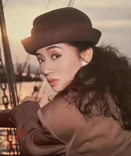 梅艳芳的骨灰大概率是找不回来了。原因很简单。不是因为骨灰没办法做身份鉴定