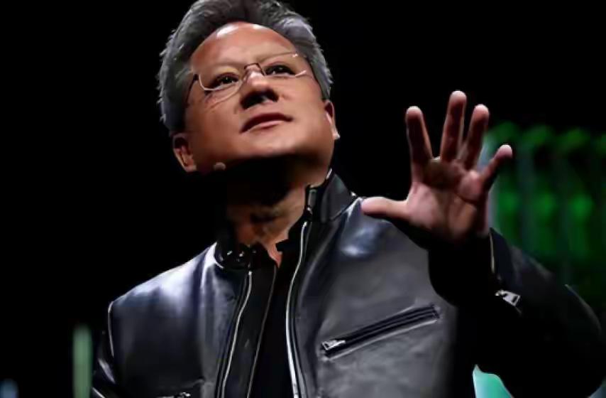 据央视新闻报道，最近，英伟达CEO黄仁勋的表态引发了轩然大波。他不仅公开表示对中