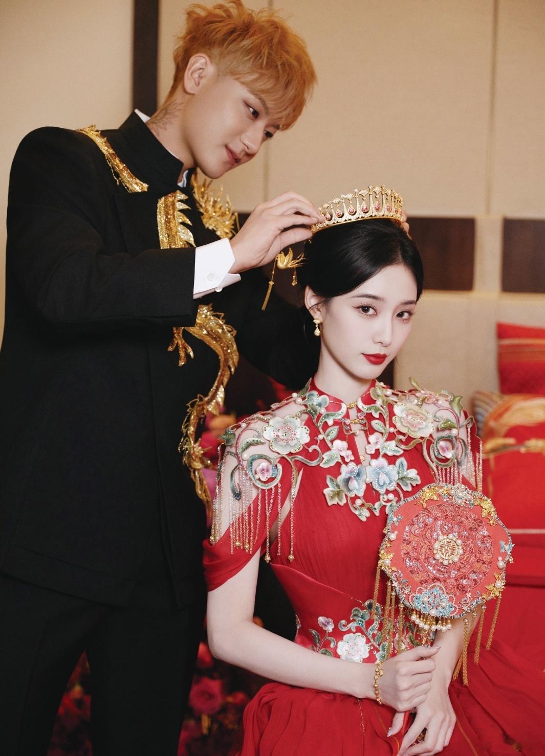 偶遇黄子韬徐艺洋穿情侣装逛商场他俩感情是真好啊，每次被偶遇到的时候都是幸福的模样