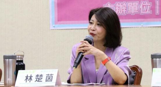 女“台独”帮腔菲律宾。 6月30日，广州暨南大学，一场学术研讨会闭门举行。与