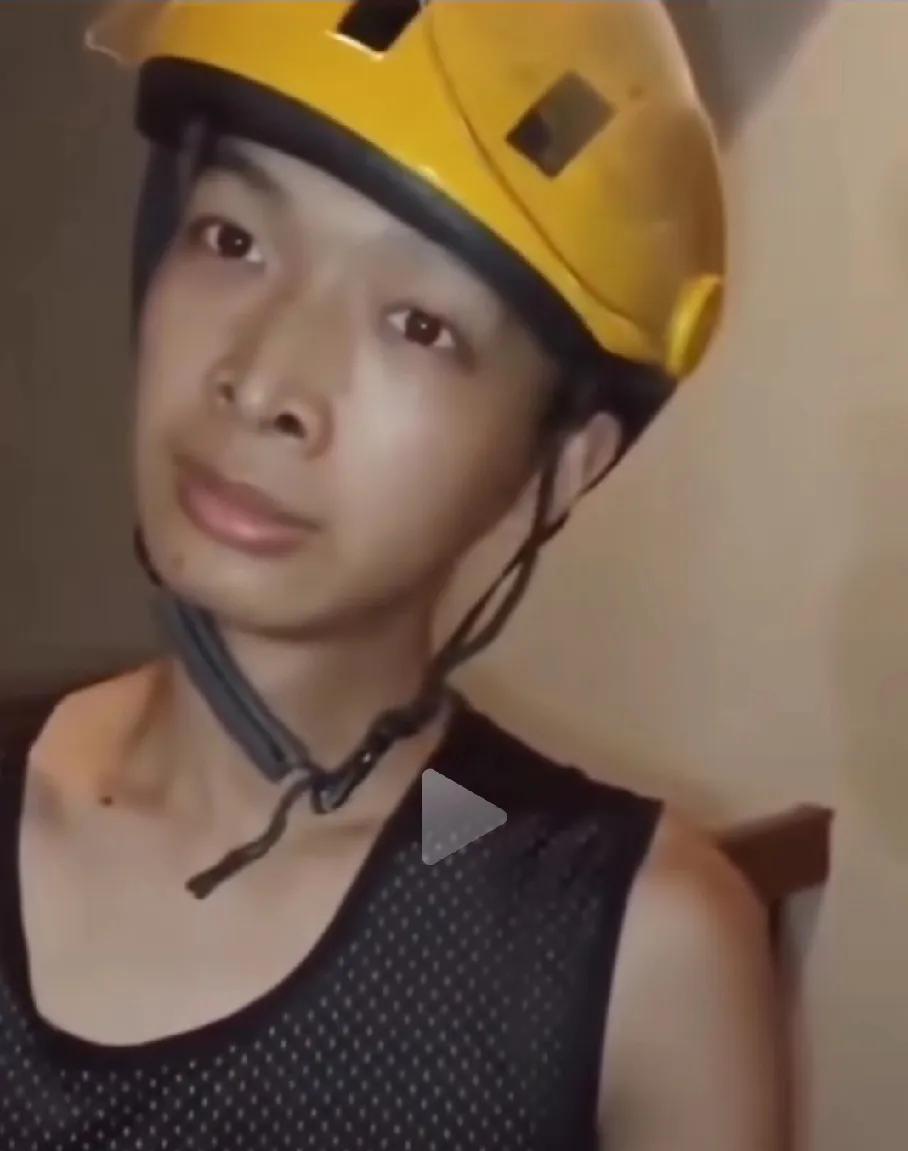 快递小哥抹夫妻脖子官方通报：夫妻倆一个轻伤，一个轻微伤。快递小哥应该不会判的很重