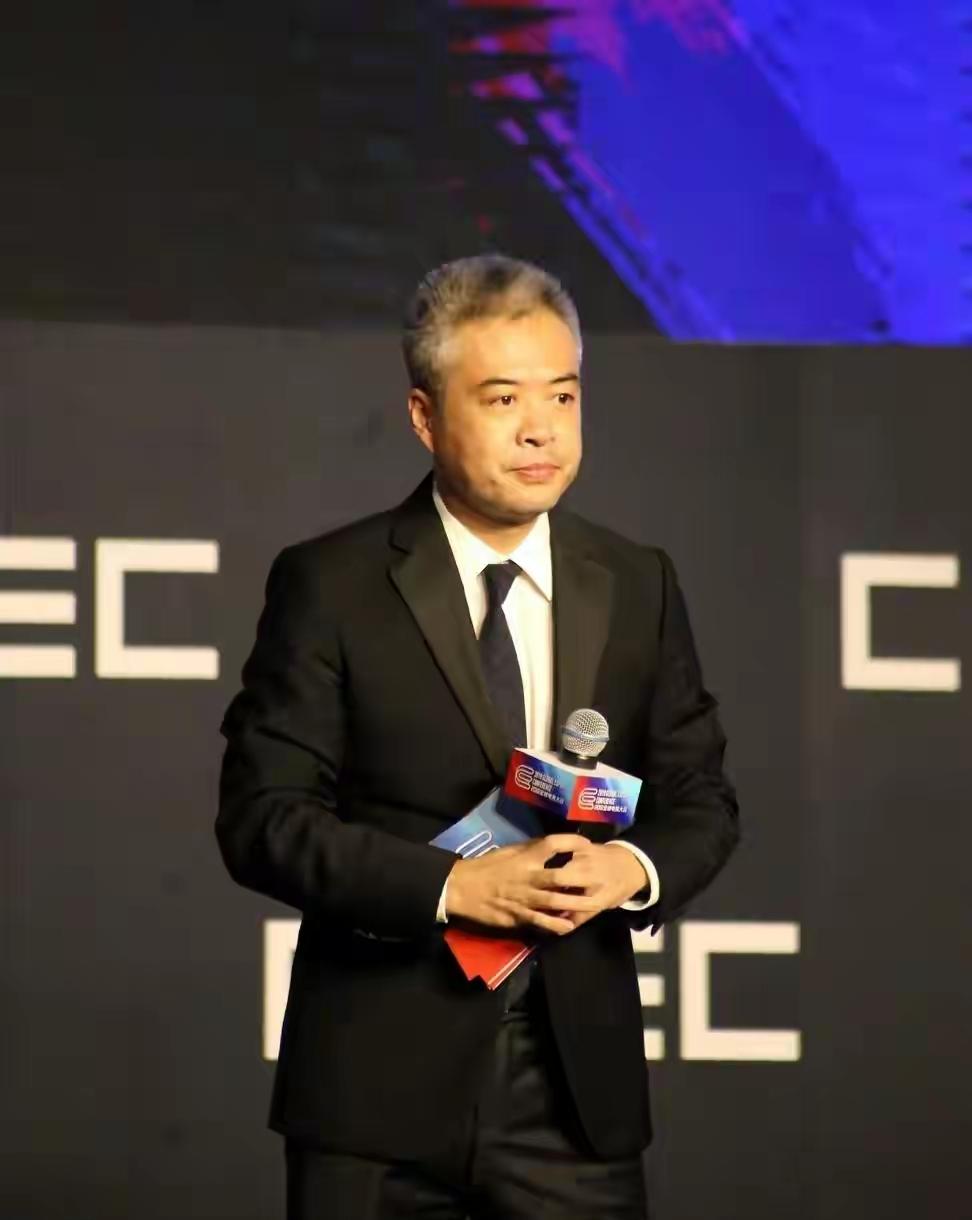 前央视足球解说员段暄的消息又引发了大家的关注！2023年4月，他因在2018-2