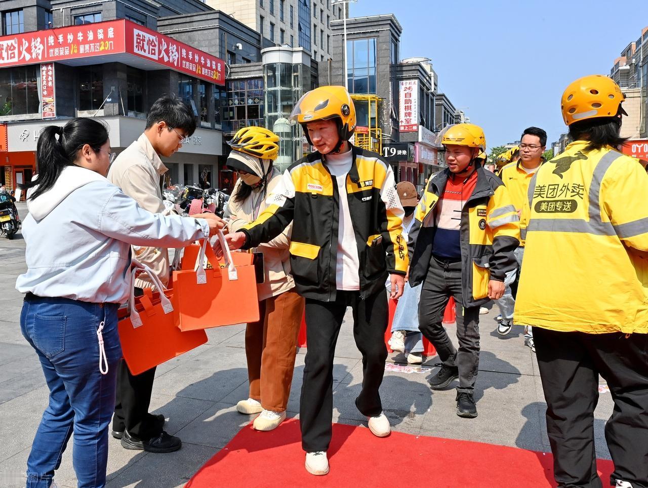 一场烧掉1500亿的仗，打完了，没有一个人敢说自己赢了。你见过三家公司同时