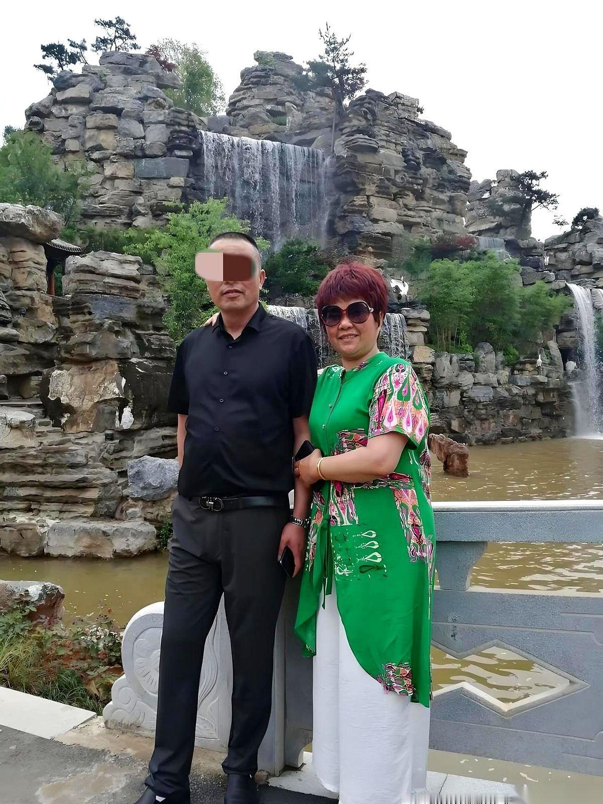 要我说，压垮一个中年男人的，根本不是最后一根稻草。是一道眼神。他儿子在医院走