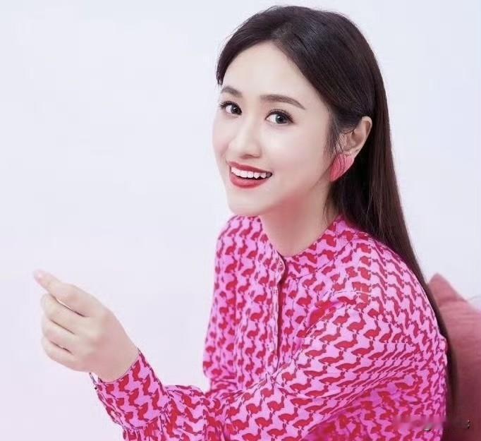 “没教养‼️”吴宗宪35岁女儿踩刘宇宁照片引众怒吴宗宪35岁大女儿“”娱乐“”