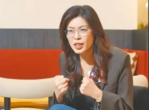 郑丽文在接受王浅秋的采访时,斩钉截铁的回答了来不来大陆的问题!郑丽文说,“这有