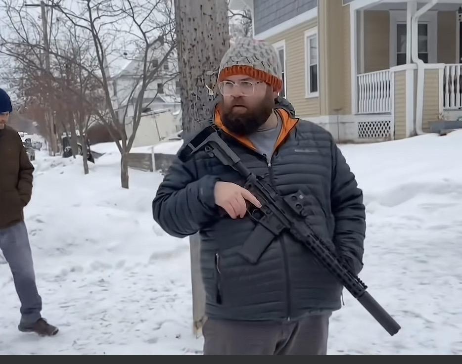 哈哈哈哈，美国明尼苏达洲的人民终于觉醒了，开始要自治保护社区了！终于拿起武器要反