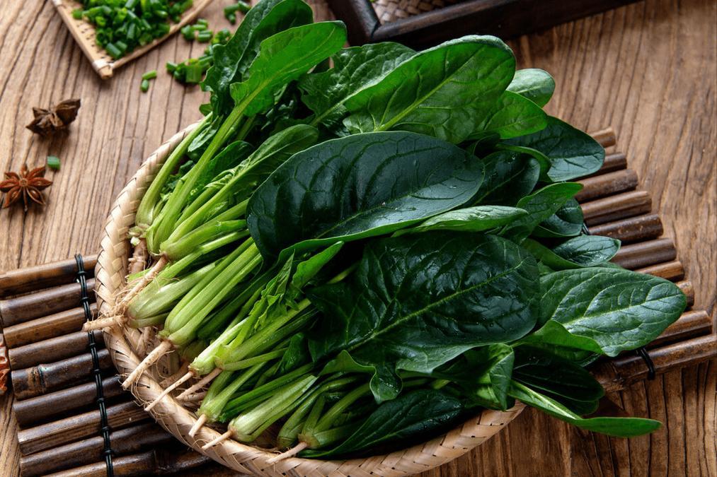 菠菜大量上市！医生多次强调：高血糖患者吃菠菜，多注意这5点不少高血糖人群感到