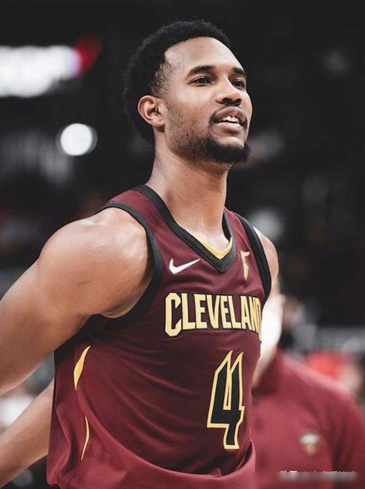 骑士更衣室快炸了？主教练点名莫布利：“你就差这一个罚球了！”话说的客气，脸已经