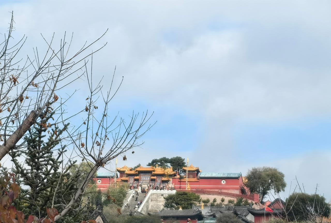 急报！华府气压骤降，钱袋子和关税两根弦同时绷紧！据最新报道，特朗普宣布了将