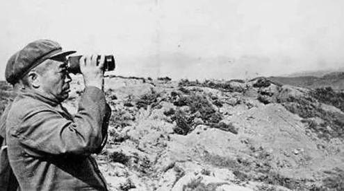 1951年，10万志愿军被美军包围，彭老总向毛主席求助。朝鲜半岛的春天总是来