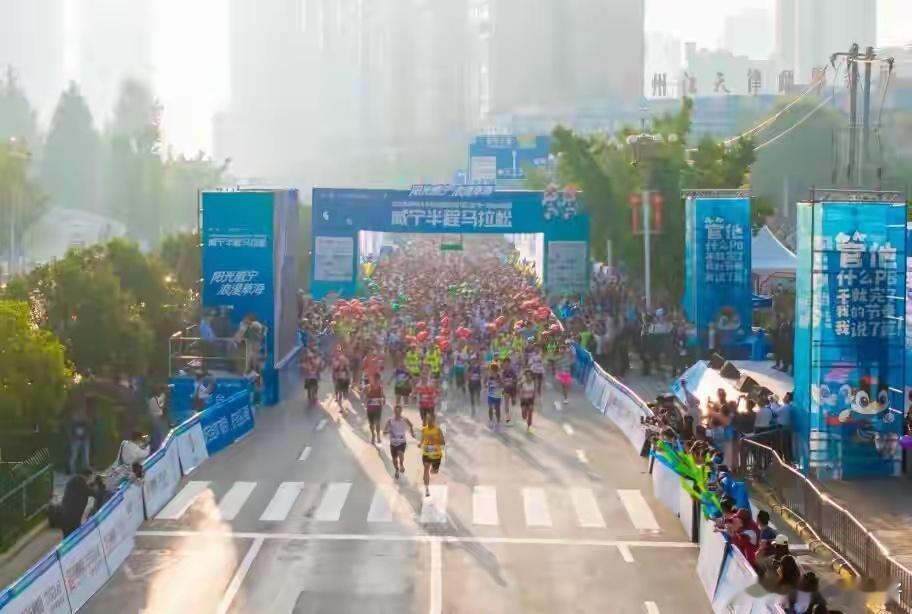 威宁半马跑者拍视频遭裁判阻拦引热议有2026威宁半程马拉松跑者通过社交平台发布视