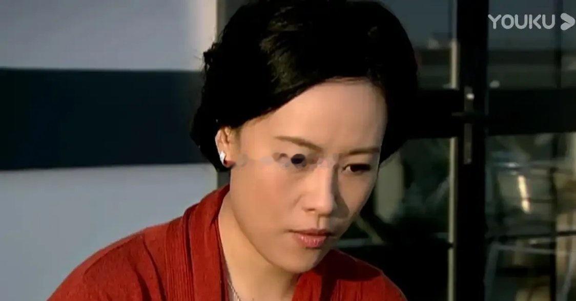 60岁的邬君梅，难掩心中哀痛！2月5日，实力派女星邬君梅迎来了60岁生日。