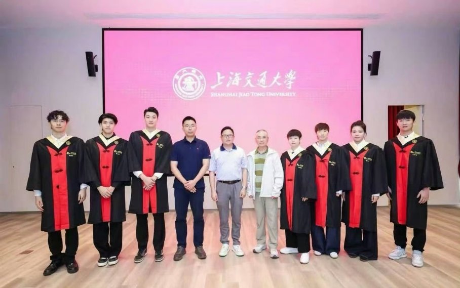 真正的“六边形战士”赛场内外都在发光！孙颖莎从上海交大本科毕业，又保送清华硕士