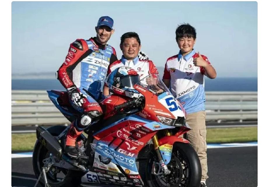 张雪严重低估了自己的品牌价值！张雪500万卖出冠军机车，显然是低估了冠军机车