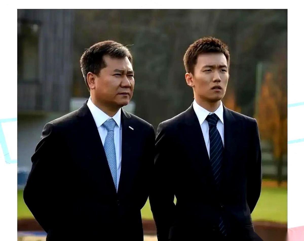 老子拿身家性命去填2387亿的窟窿。儿子呢，在吉林滑雪，在桂林看山。这画面，