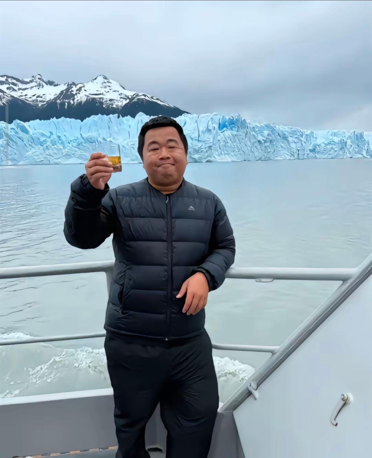 拥有千万粉丝的亿万富翁蓝战非，在南非开普敦五星级酒店遭遇恶性绑架，主谋竟