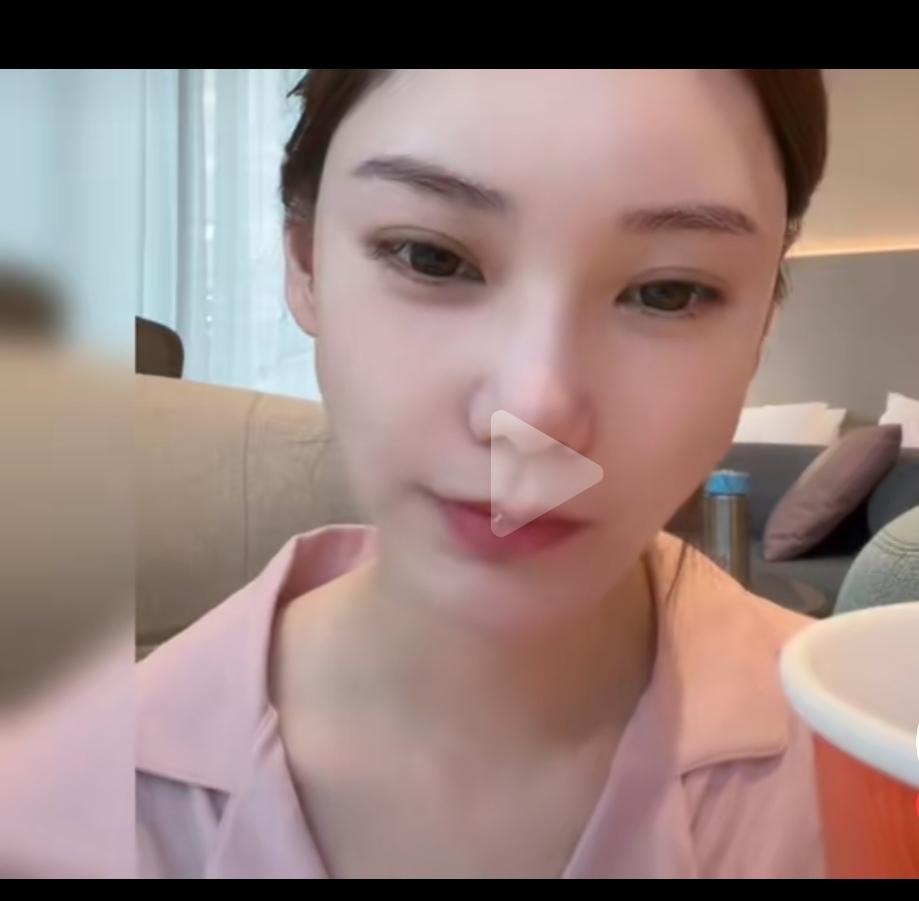 不少人都在感慨，当妈妈之后想要平衡事业与家庭，实在是太难了。而最近，筱梅在月子中