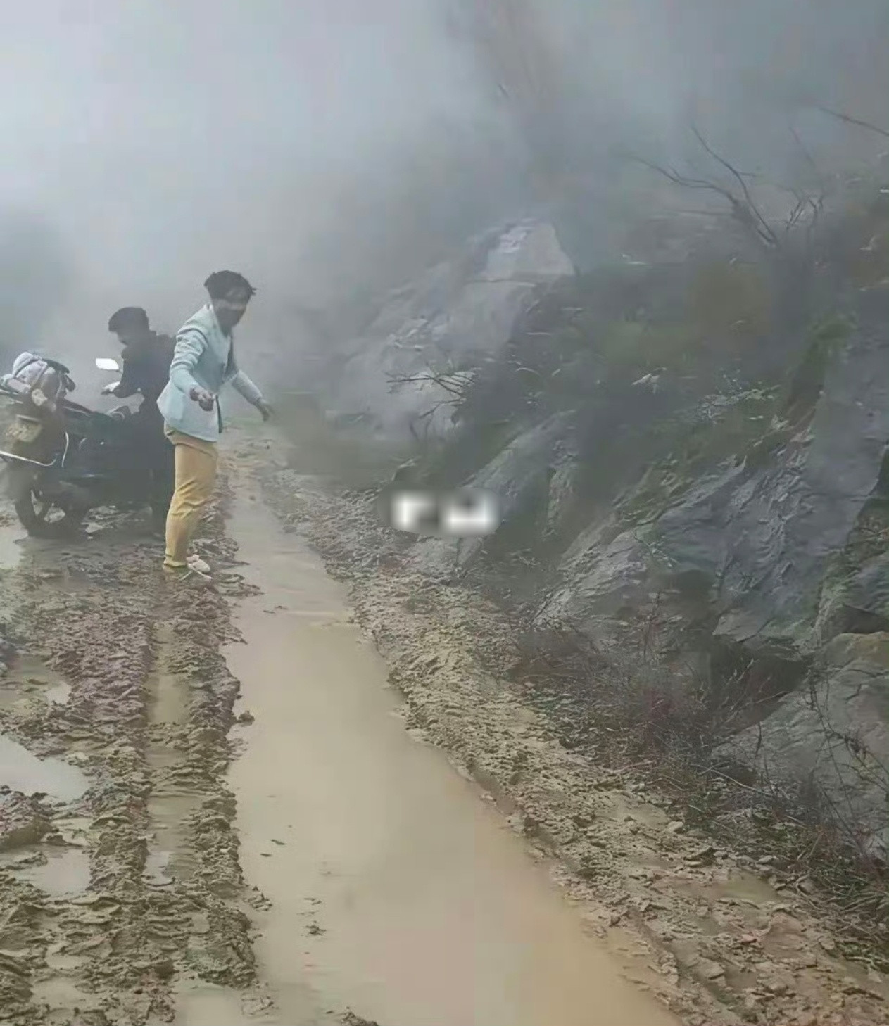 十万以内我买个什么车才能走的了老家的路？​​​