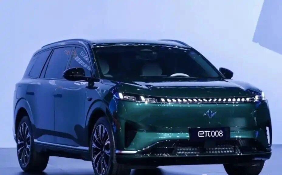 16万买大六座增程SUV！配置拉满，想平替理想问界的可以看看这台大家好，我是小泽