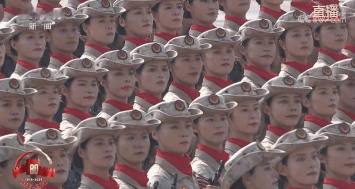 不知道大家发现了吗？这次九三阅兵里，女民兵方队真的特别吸睛——她们不但是