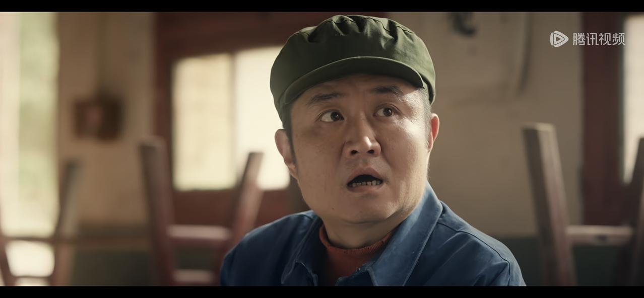 《主角》何大锤也是个人才，敢和胡三元顶嘴，打掉古存孝假牙，却被胖姐治得服服帖帖。