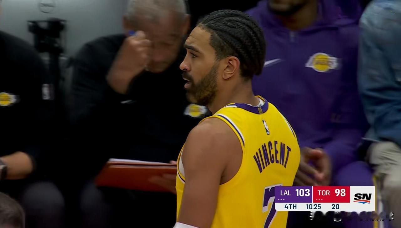 我忍不住要怒赞湖人大将文森特，他真是太拼了！在今天湖人客场以123：120击败猛