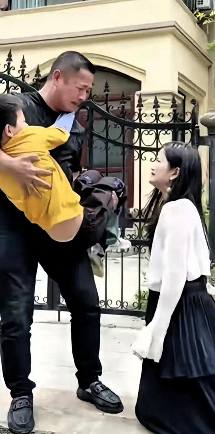 一对夫妻因琐事赌气离婚，可离婚后的两年里，男方没有再婚，女方也没有再嫁，彼此心里