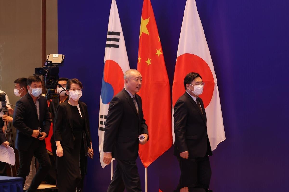 见过甩锅的，没见过把锅甩得这么理直气壮，甚至直接砸向全世界的。最近日本亚组委发