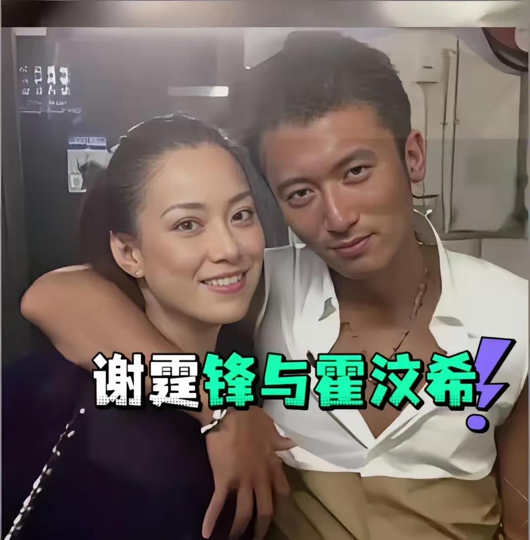 谢霆锋跟经纪人亲密合影王菲也跟摄影师男闺蜜搂抱着合影双方都跟异性这么亲密的搂