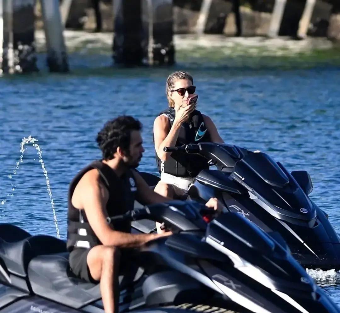 45岁，她亲手撕掉了“世界第一超模”的标签。现在，她是柔术紫带，在佛罗里达的赛