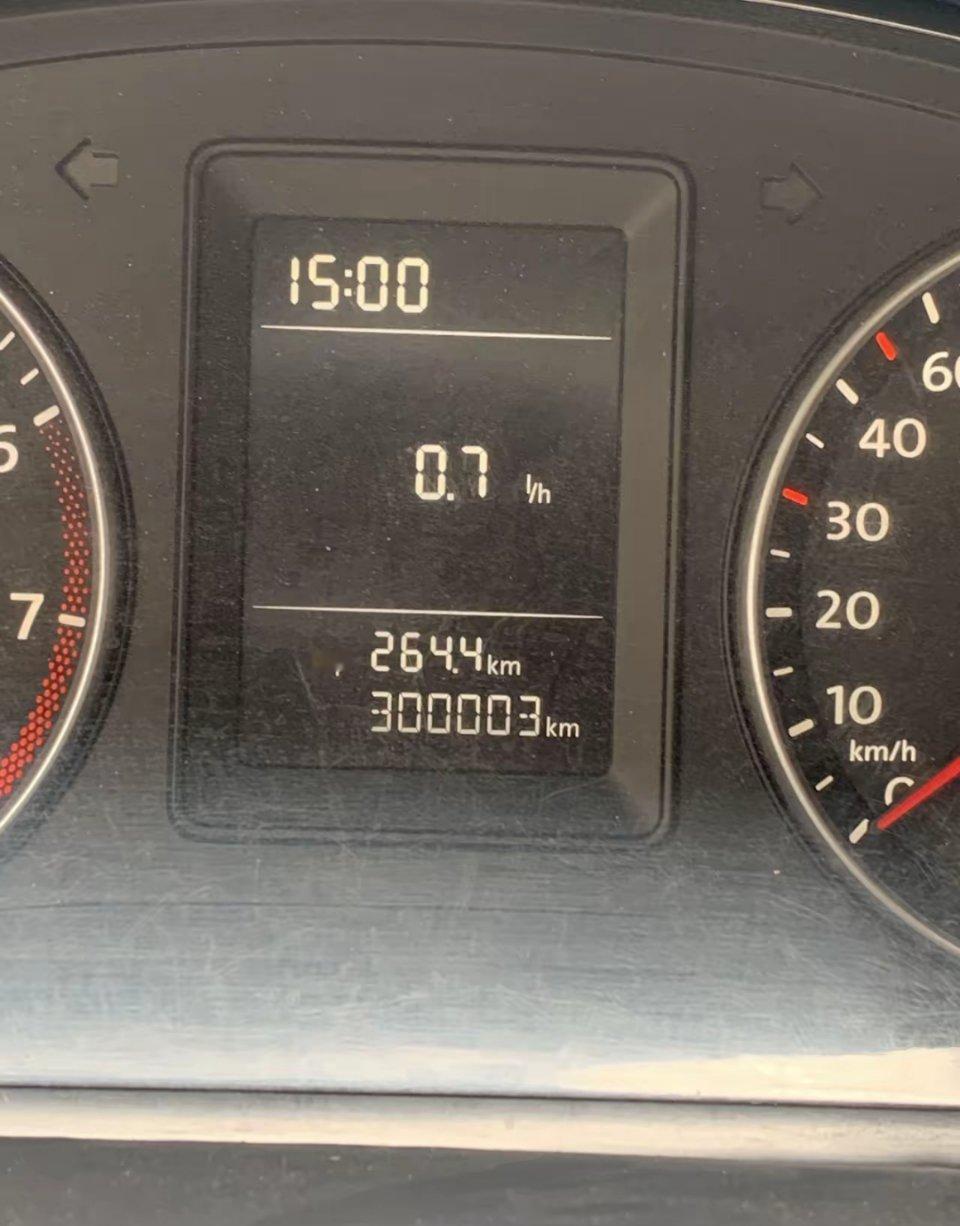 2013年的大众，到现在稳稳跑了30万公里。1.4T的发动机，到今天为止除正常保