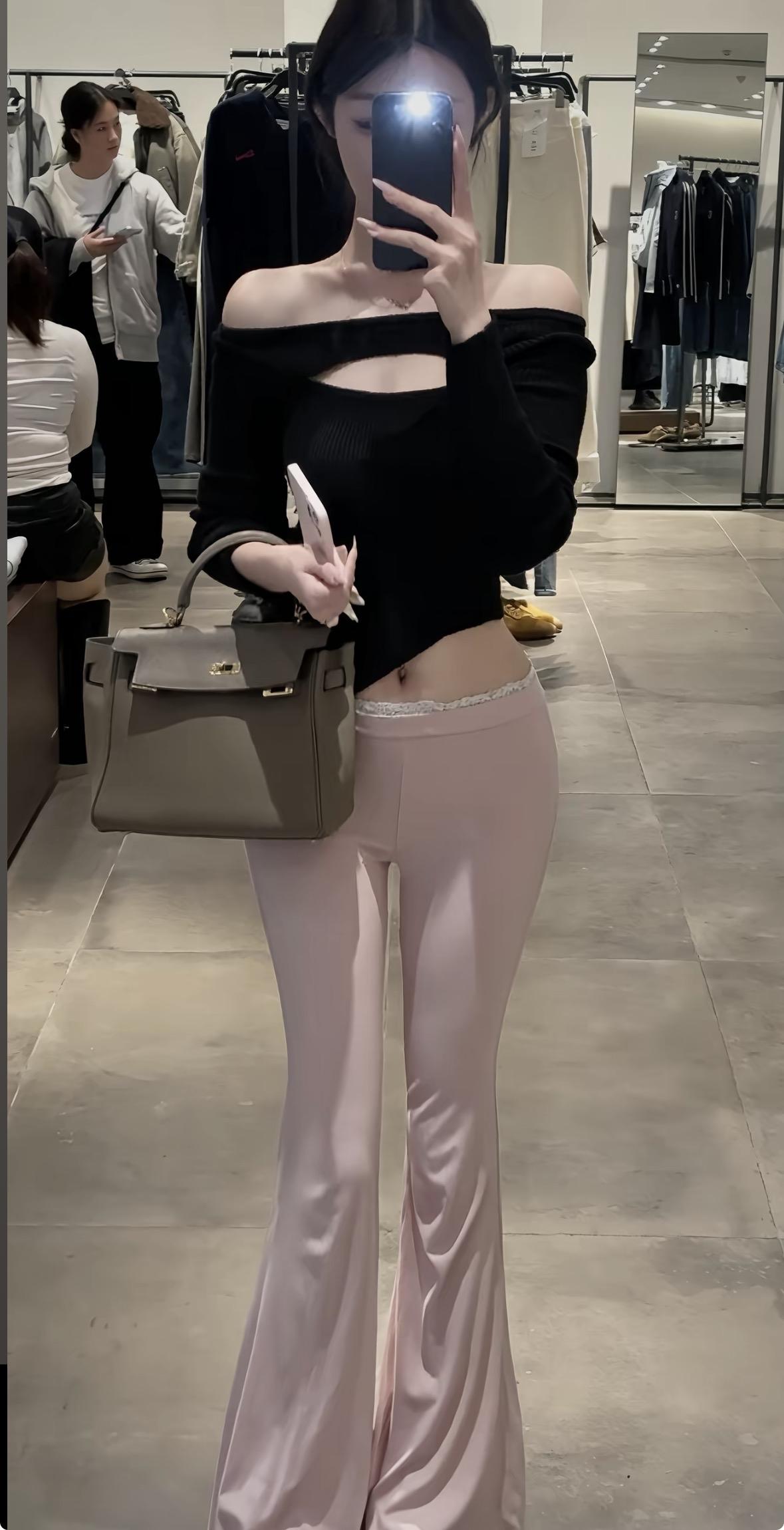 闺蜜穿搭指南：时尚黑白配，轻松出街！👯‍♀️👗👠