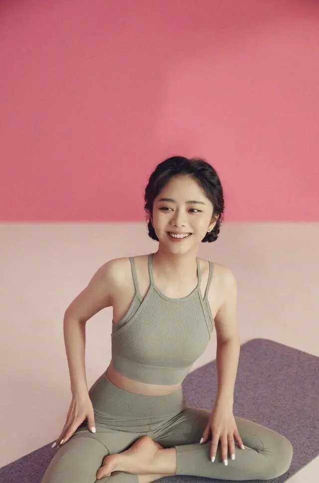 谭松韵还是个瑜伽高手，你们会吗？