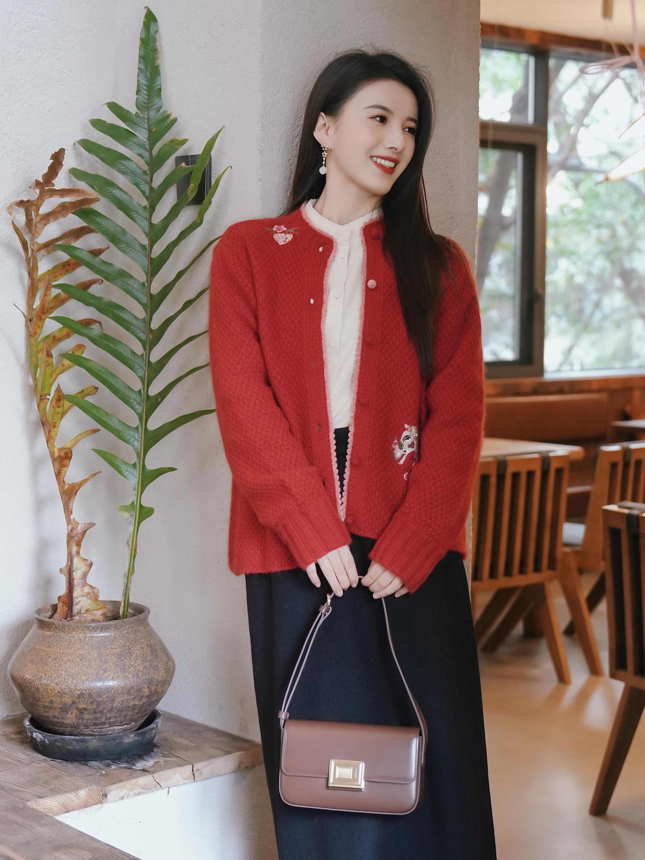 属于中国女孩的新中式浪漫带着东方韵味轻松地走进风里便美得松弛又大方