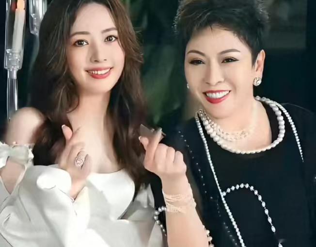 不演了？向佐自爆七年婚姻真相，坦言：当初与郭碧婷是为了节目效果和收入，后来才发展