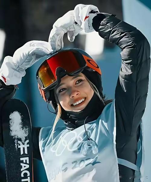 我开始有点理解谷爱凌了！她哪里都好，唯独有一个很难改变的事，就是她总在逆境里