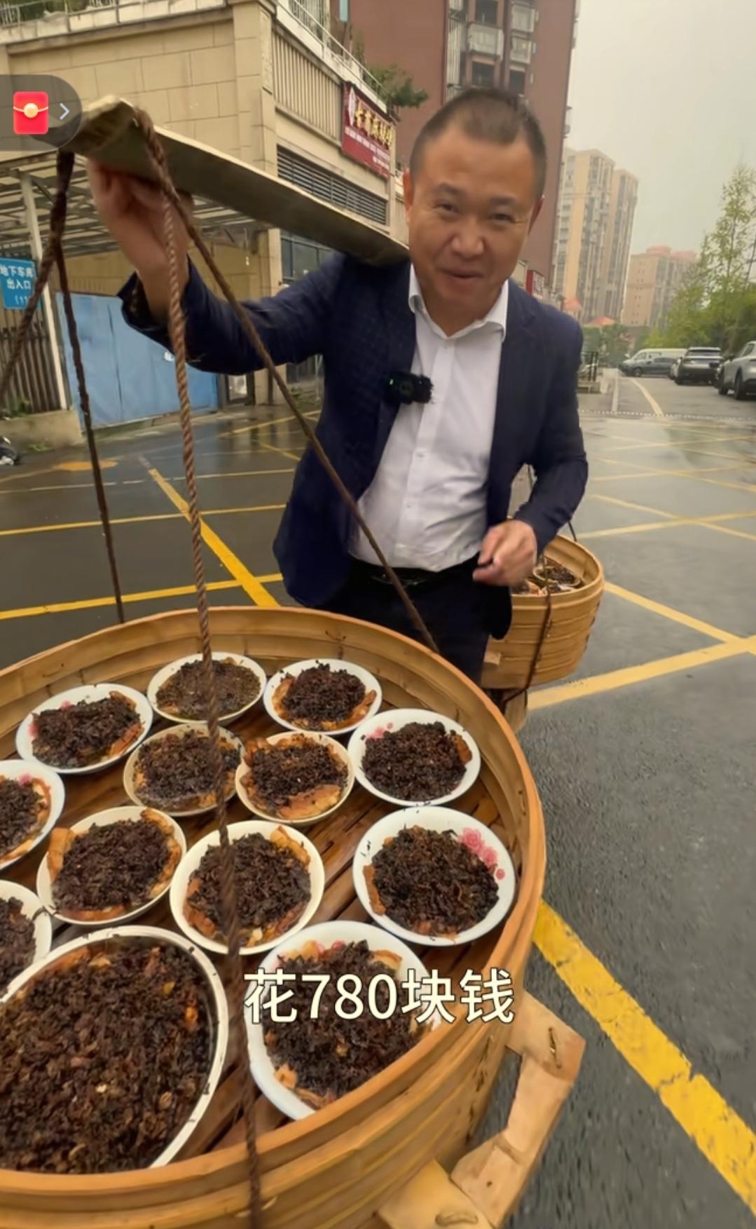 看到农村四哥做了70碗盐菜扣肉，我忍了看到在集市上赚了1000多块钱，我也忍了