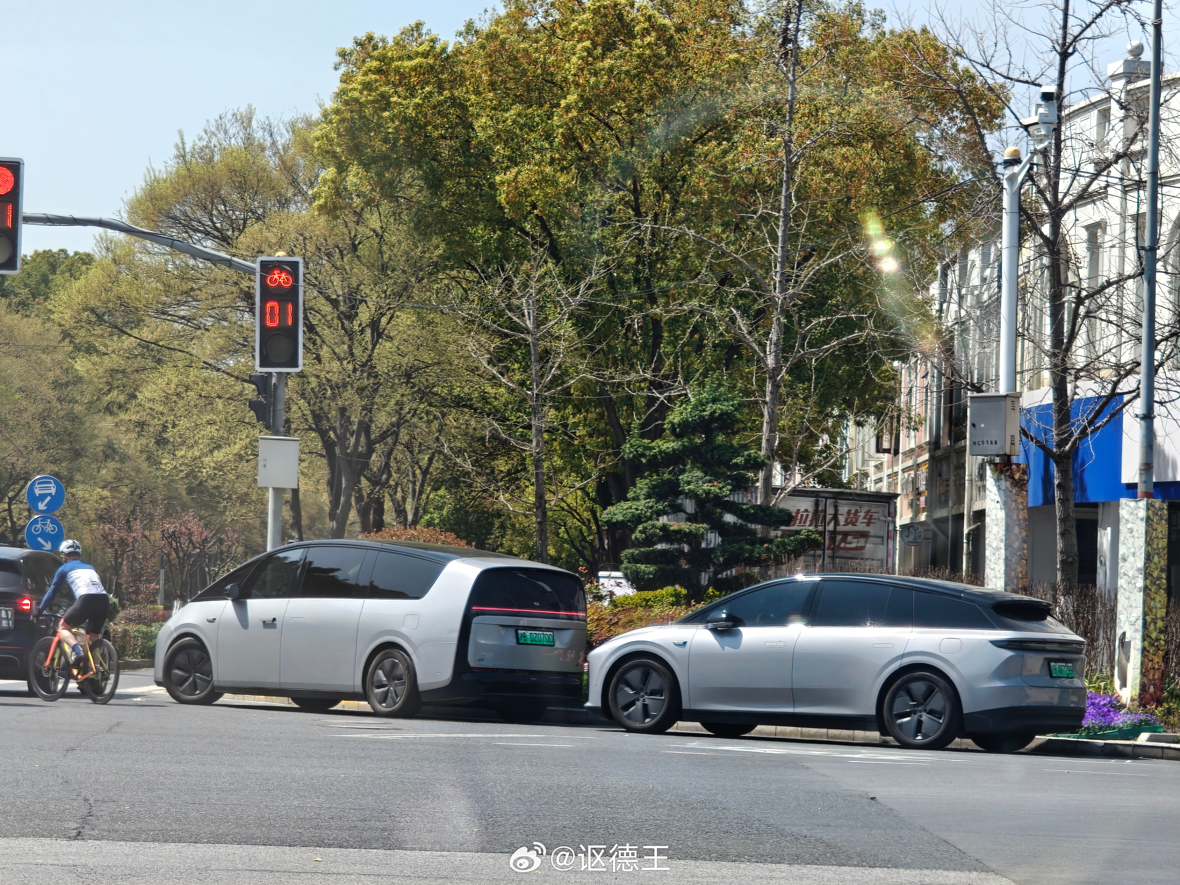 理想的纯电系列就是帅，未来感十足，原创设计就是比抄袭的有逼格，不接受反驳理想汽车