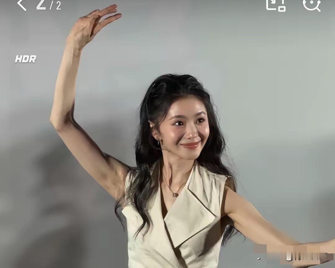 仔细看刘浩存的长相，说句实在话，真有点不敢相信，不是她长的不够俊，而是她怎么